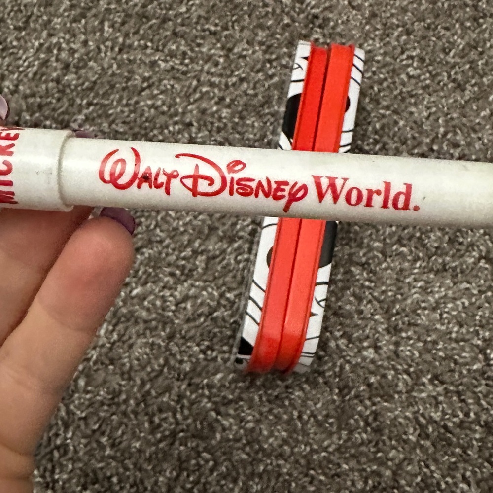 Vintage 1997 Disney Mickey Mouse Collectible Rolleeball Pen Case and Pen Set - Picture 10 of 13